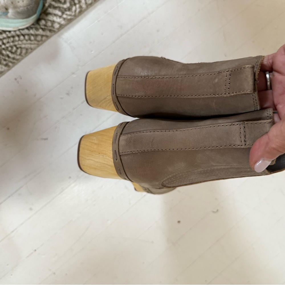 Frye and Co.Taupe Suede Clog Booties. - Picture 3 of 8
